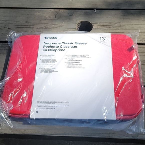 NIB- Incase Laptop Classic sleeve-Red - Picture 2 of 5